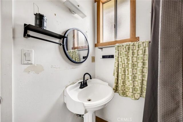 918 Terrace 49, Los Angeles, CA 90042
