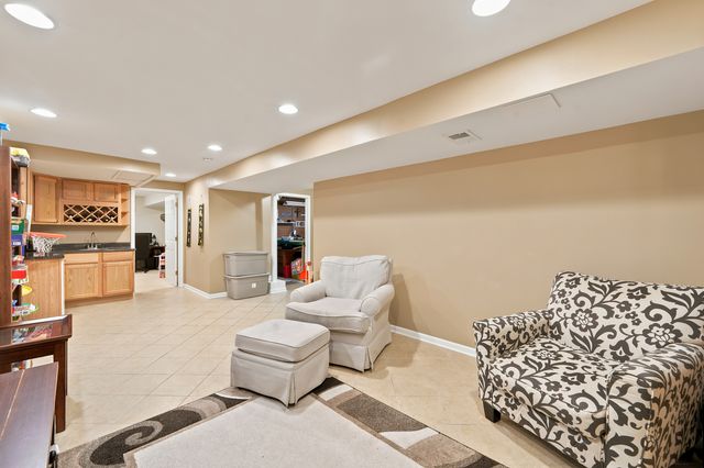25 E Wilson Avenue, Lombard, IL 60148