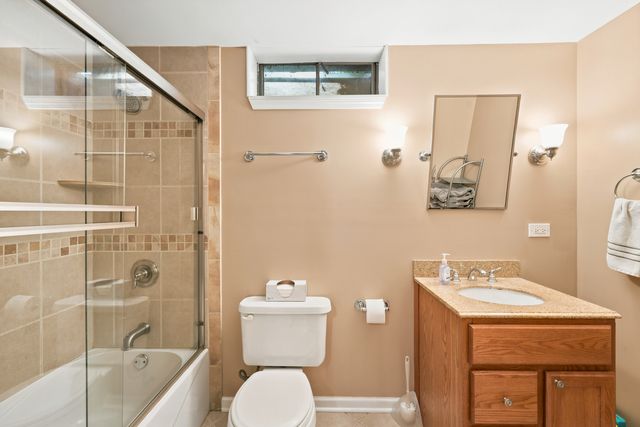 25 E Wilson Avenue, Lombard, IL 60148