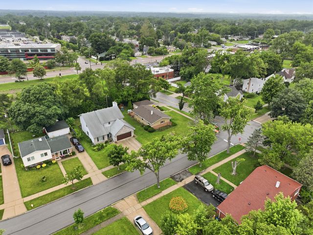 25 E Wilson Avenue, Lombard, IL 60148