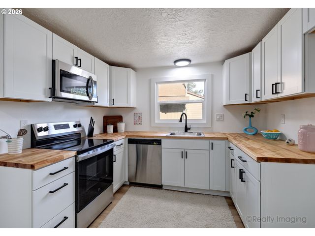 2814 Se 145TH Ave, Portland, OR 97236
