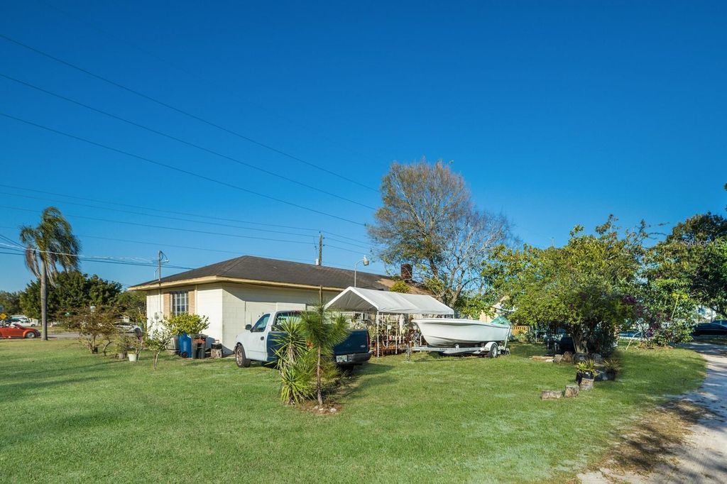 Image 7 of property listing at 2008 53RD AVENUE E, Bradenton, FL 34203