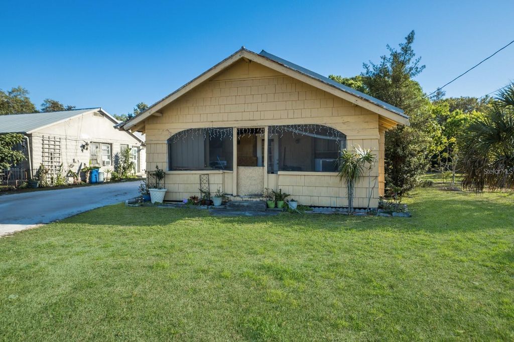 Image 9 of property listing at 2008 53RD AVENUE E, Bradenton, FL 34203