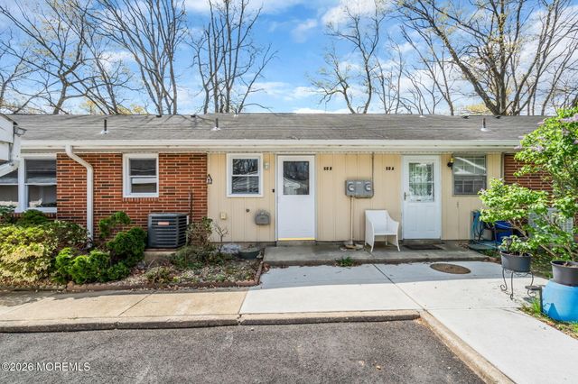 50B Cambridge Court 100b, Lakewood, NJ 08701