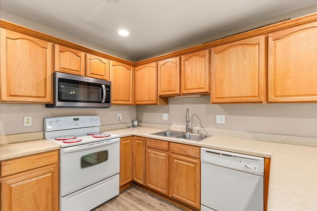 701 SE Dovetail Road 7, Grimes, IA 50111