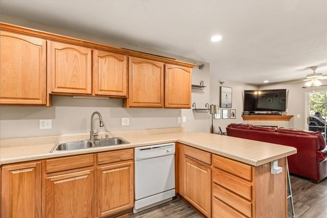 701 SE Dovetail Road 7, Grimes, IA 50111
