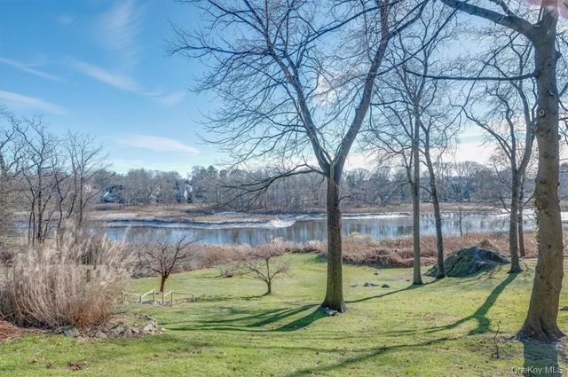 729 Stuart Avenue, Mamaroneck, NY 10543