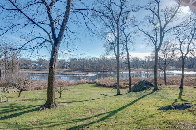 729 Stuart Avenue, Mamaroneck, NY 10543