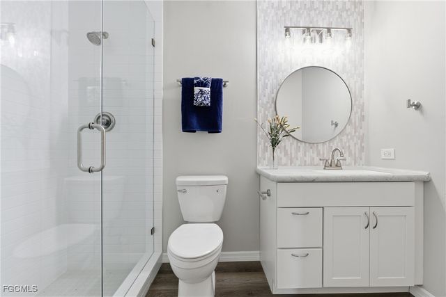 5801 Crystal Lake LN 101, North Fort Myers, FL 33917