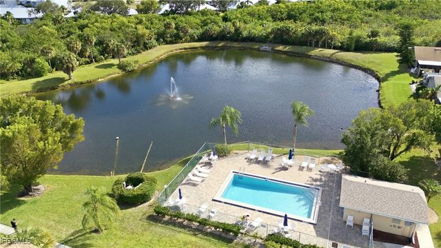 5801 Crystal Lake LN 101, North Fort Myers, FL 33917