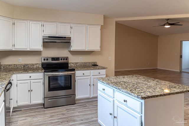 2528 Tarkiln Oak Cir, Pensacola, FL 32506