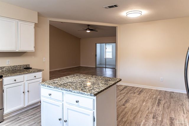 2528 Tarkiln Oak Cir, Pensacola, FL 32506