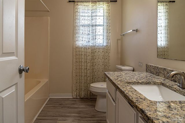 2528 Tarkiln Oak Cir, Pensacola, FL 32506