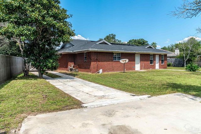 2528 Tarkiln Oak Cir, Pensacola, FL 32506