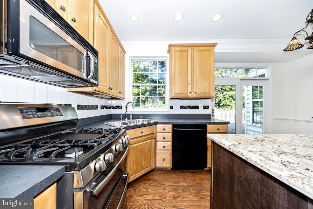 Image 11 of property listing at 803 APACHE CT, Frederick, MD 21701