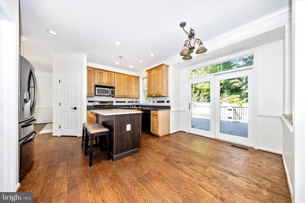 Image 12 of property listing at 803 APACHE CT, Frederick, MD 21701