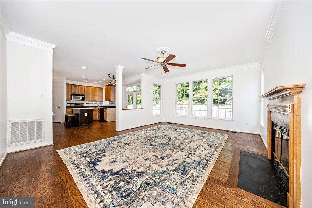 Image 13 of property listing at 803 APACHE CT, Frederick, MD 21701