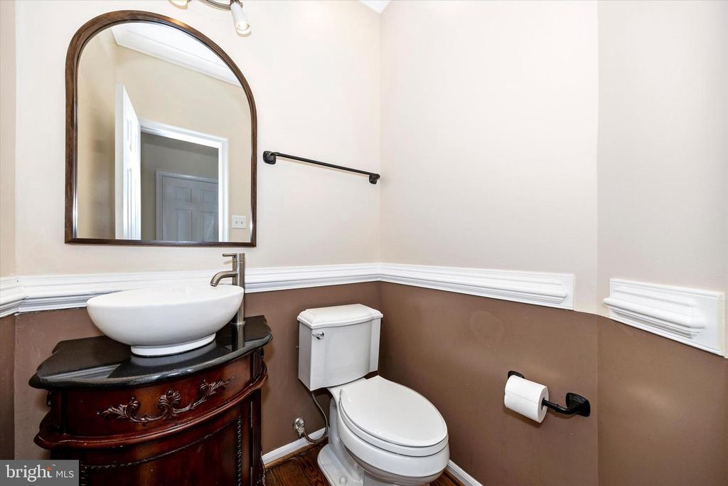 Image 16 of property listing at 803 APACHE CT, Frederick, MD 21701