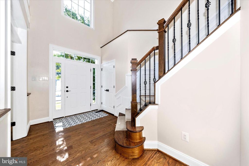 Image 2 of property listing at 803 APACHE CT, Frederick, MD 21701