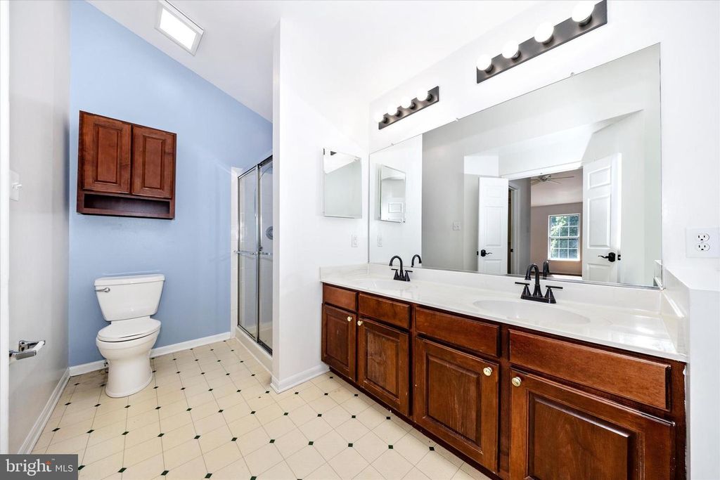 Image 20 of property listing at 803 APACHE CT, Frederick, MD 21701