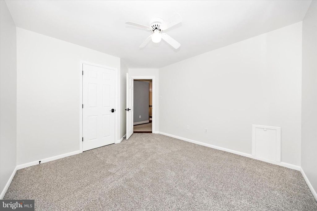 Image 23 of property listing at 803 APACHE CT, Frederick, MD 21701