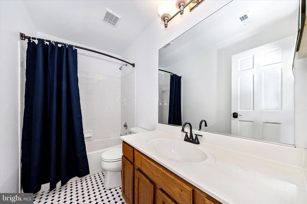 Image 27 of property listing at 803 APACHE CT, Frederick, MD 21701