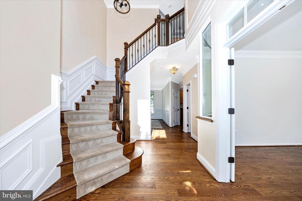 Image 3 of property listing at 803 APACHE CT, Frederick, MD 21701