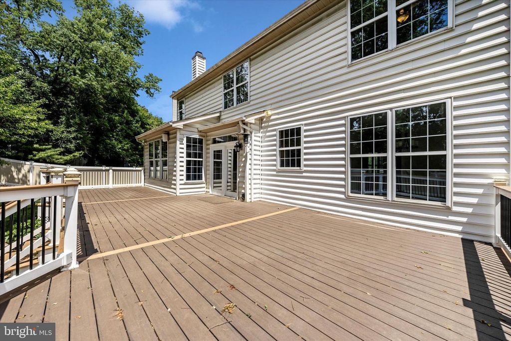 Image 35 of property listing at 803 APACHE CT, Frederick, MD 21701