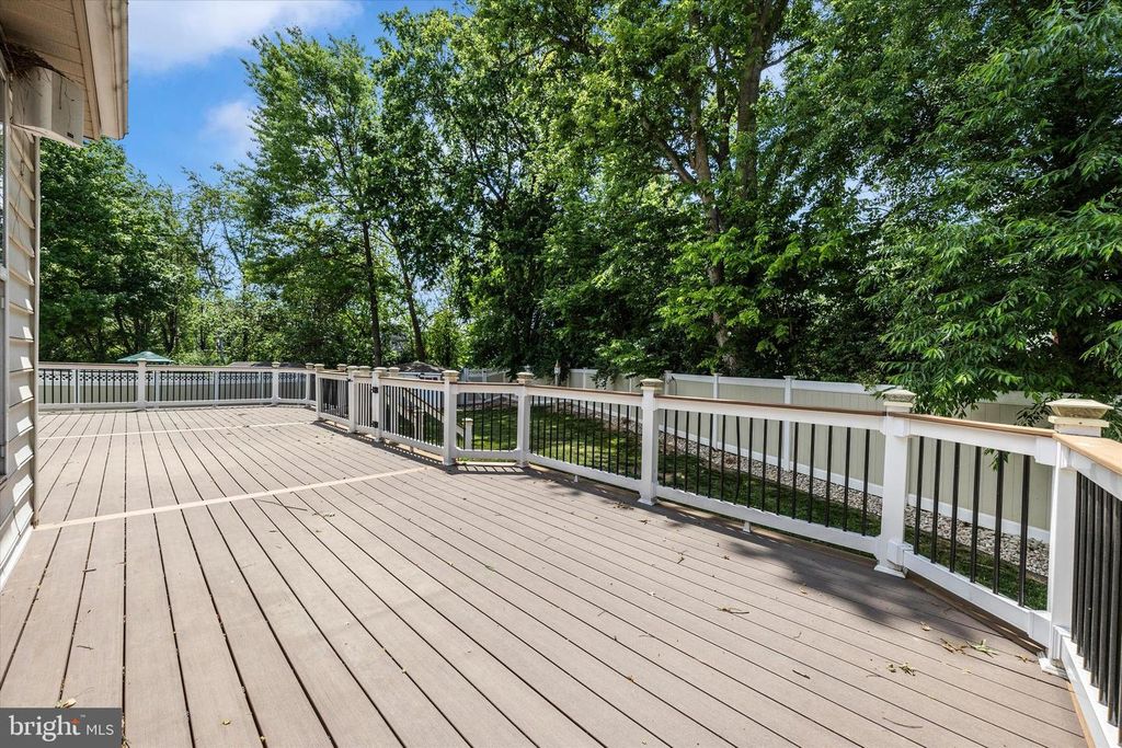 Image 36 of property listing at 803 APACHE CT, Frederick, MD 21701