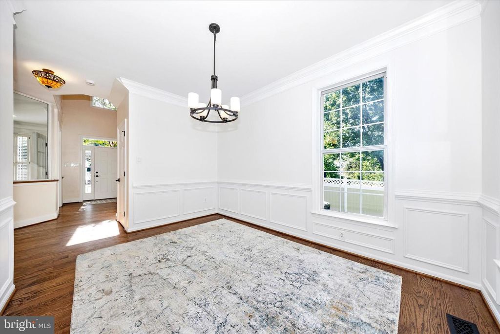 Image 6 of property listing at 803 APACHE CT, Frederick, MD 21701