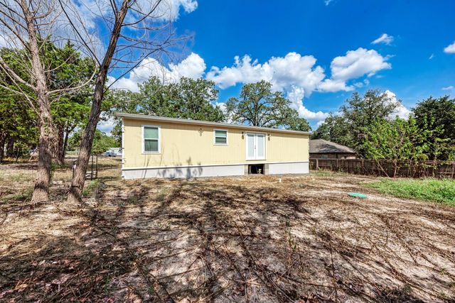 107 Long Shadow DR, Bastrop, TX 78602