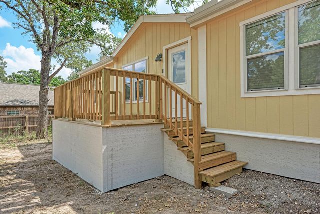 107 Long Shadow DR, Bastrop, TX 78602