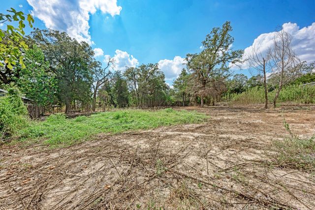 107 Long Shadow DR, Bastrop, TX 78602