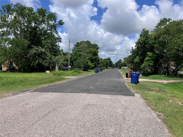 5915 Woodrow Street, Texas City, TX 77591