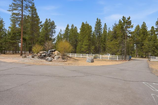 15965 Parkway Drive, La Pine, OR 97739
