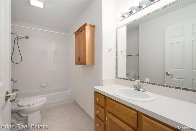 10200 Hawthorne Circle, Goodrich, MI 48438