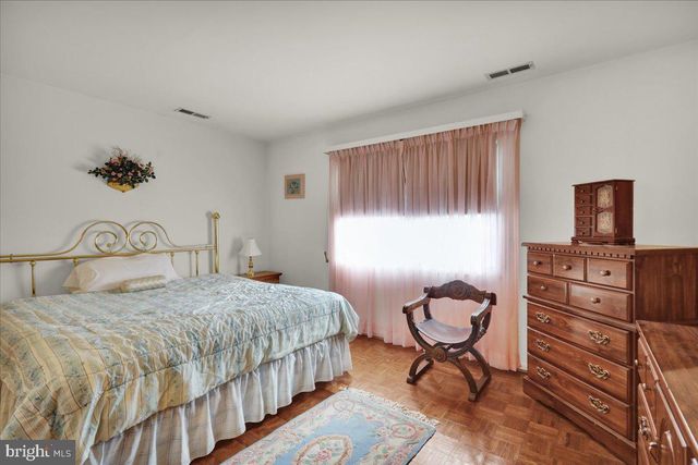 12 MUIRFIELD DR, Reading, PA 19607