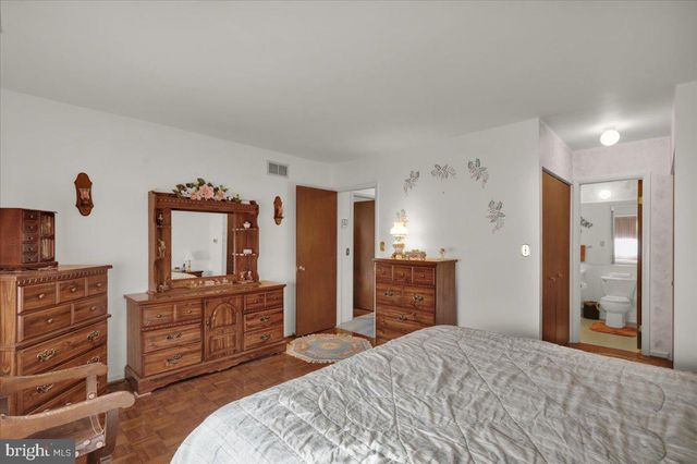 12 MUIRFIELD DR, Reading, PA 19607