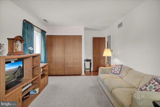 12 MUIRFIELD DR, Reading, PA 19607