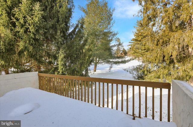 12 MUIRFIELD DR, Reading, PA 19607