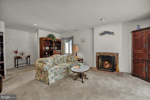 12 MUIRFIELD DR, Reading, PA 19607