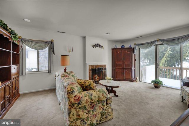 12 MUIRFIELD DR, Reading, PA 19607