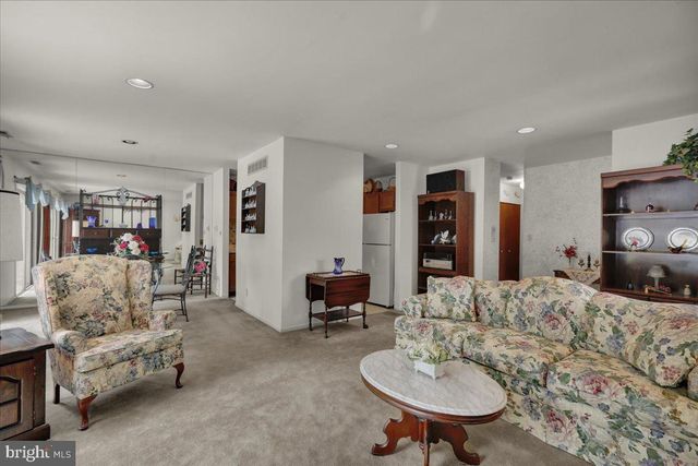 12 MUIRFIELD DR, Reading, PA 19607