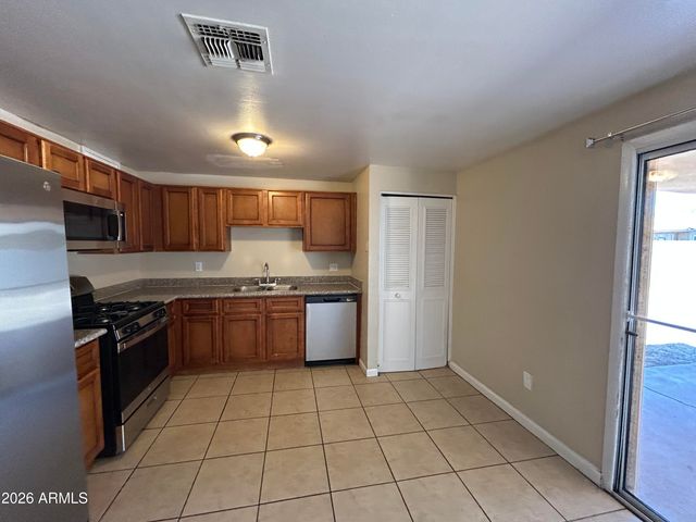 5540 W BERKELEY Road, Phoenix, AZ 85035