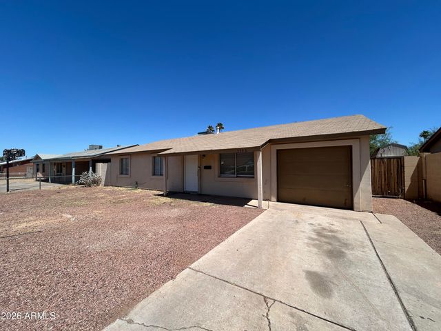 5540 W BERKELEY Road, Phoenix, AZ 85035