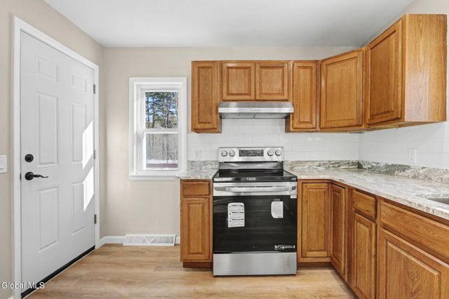 1228 Simons Road, Schodack, NY 12033