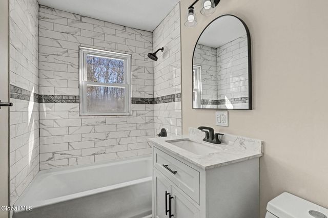 1228 Simons Road, Schodack, NY 12033