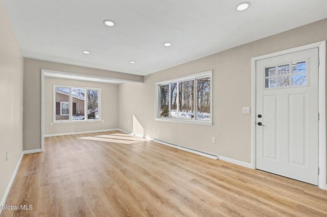 1228 Simons Road, Schodack, NY 12033