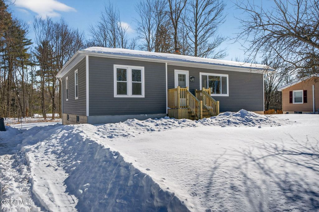 1228 Simons Road, Schodack, NY 12033