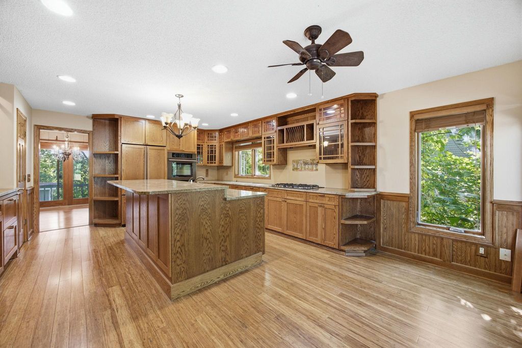 8031 Tierneys Woods Curve, Bloomington, MN 55438 — photo 2